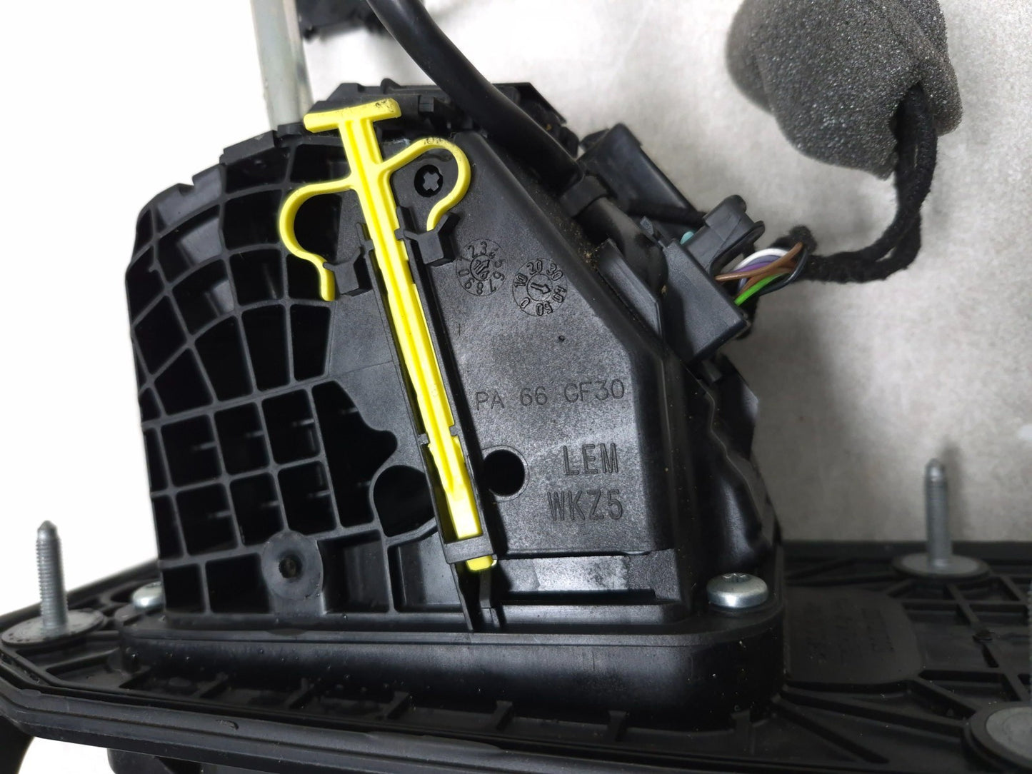 2015 Volkswagen Golf At Transmission Shifter Lever & Cable OEM