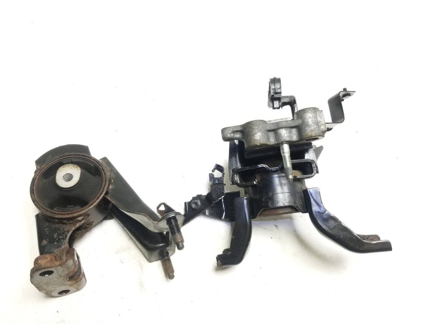 11-17 Lexus CT200h Engine Mount Left & Right Pair Oem✅