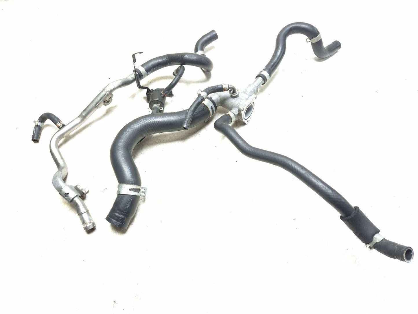 2019 Hyundai Kona Coolant Thermostat Outlet W/pipe & Vapor Canister Valve OEM