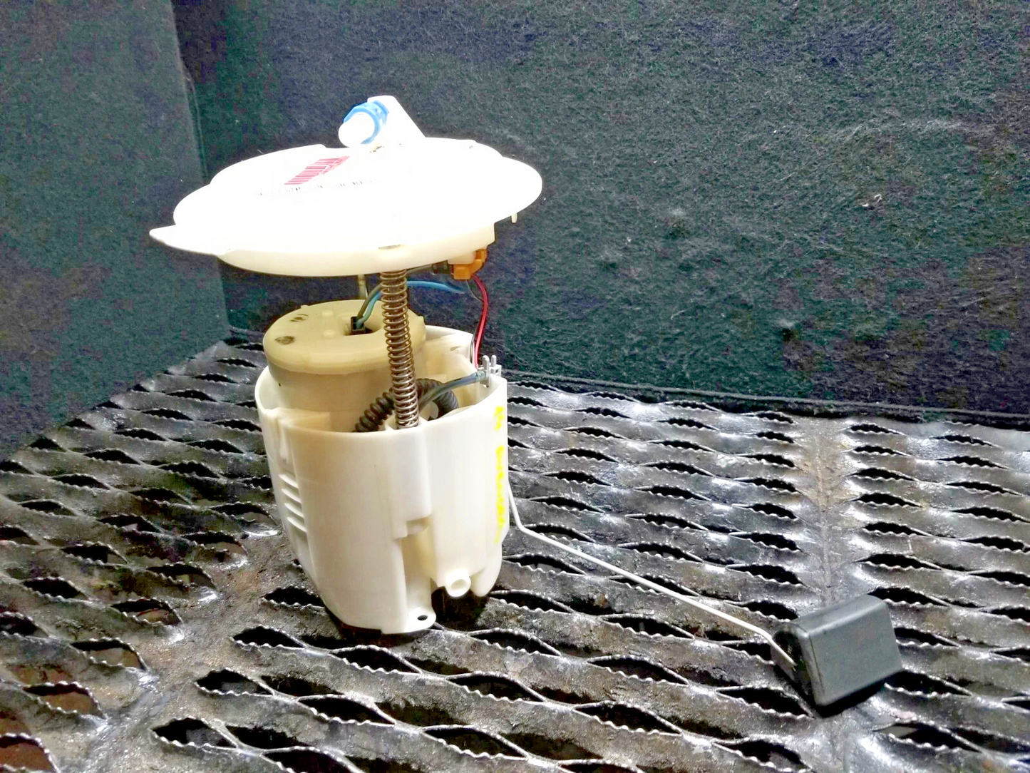 2014 Dodge Avenger Fuel Pump OEM