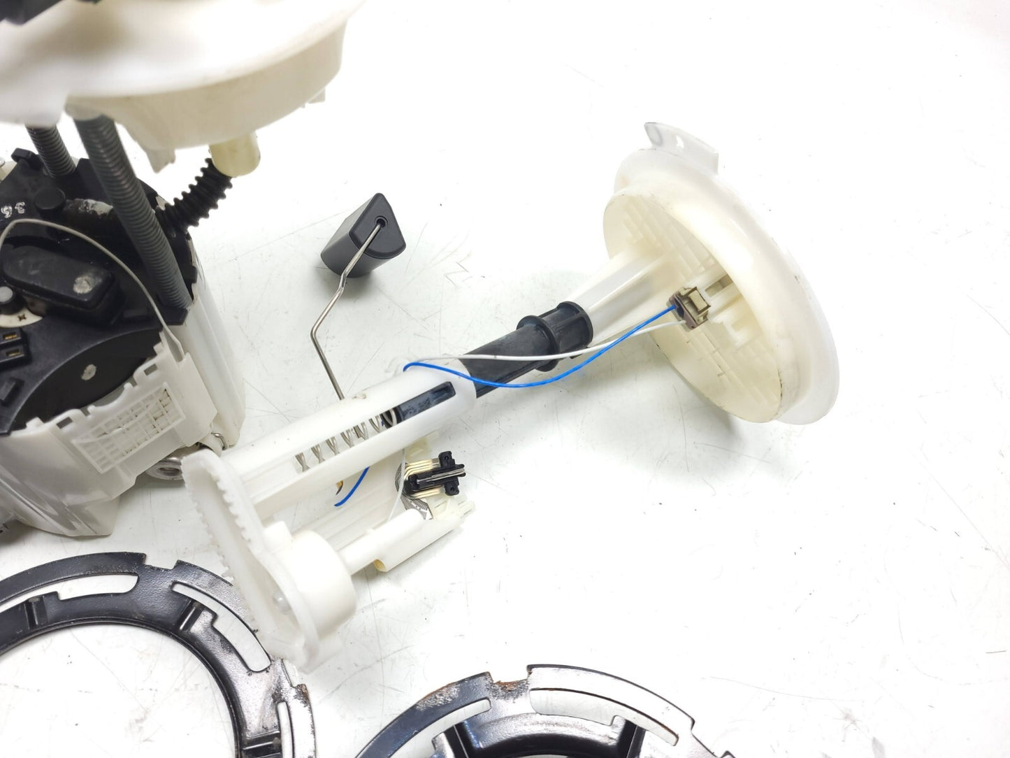 2017 Cadillac Ats Fuel Pump & Sending Unit Set OEM