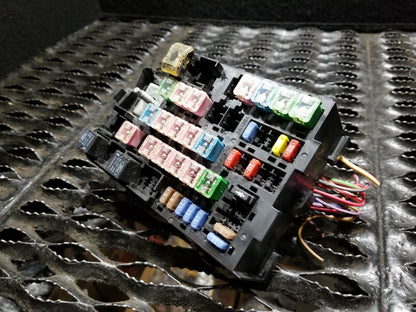 2010 Ford Mustang 4.0l Engine Bay Fuse Box OEM