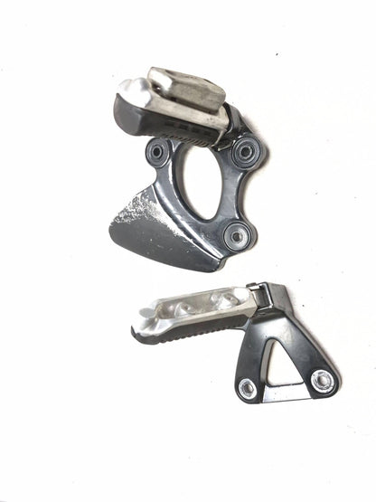 2001 Suzuki Gsx 750f Katana Rear & Front Right Footrest Peg Pair OEM