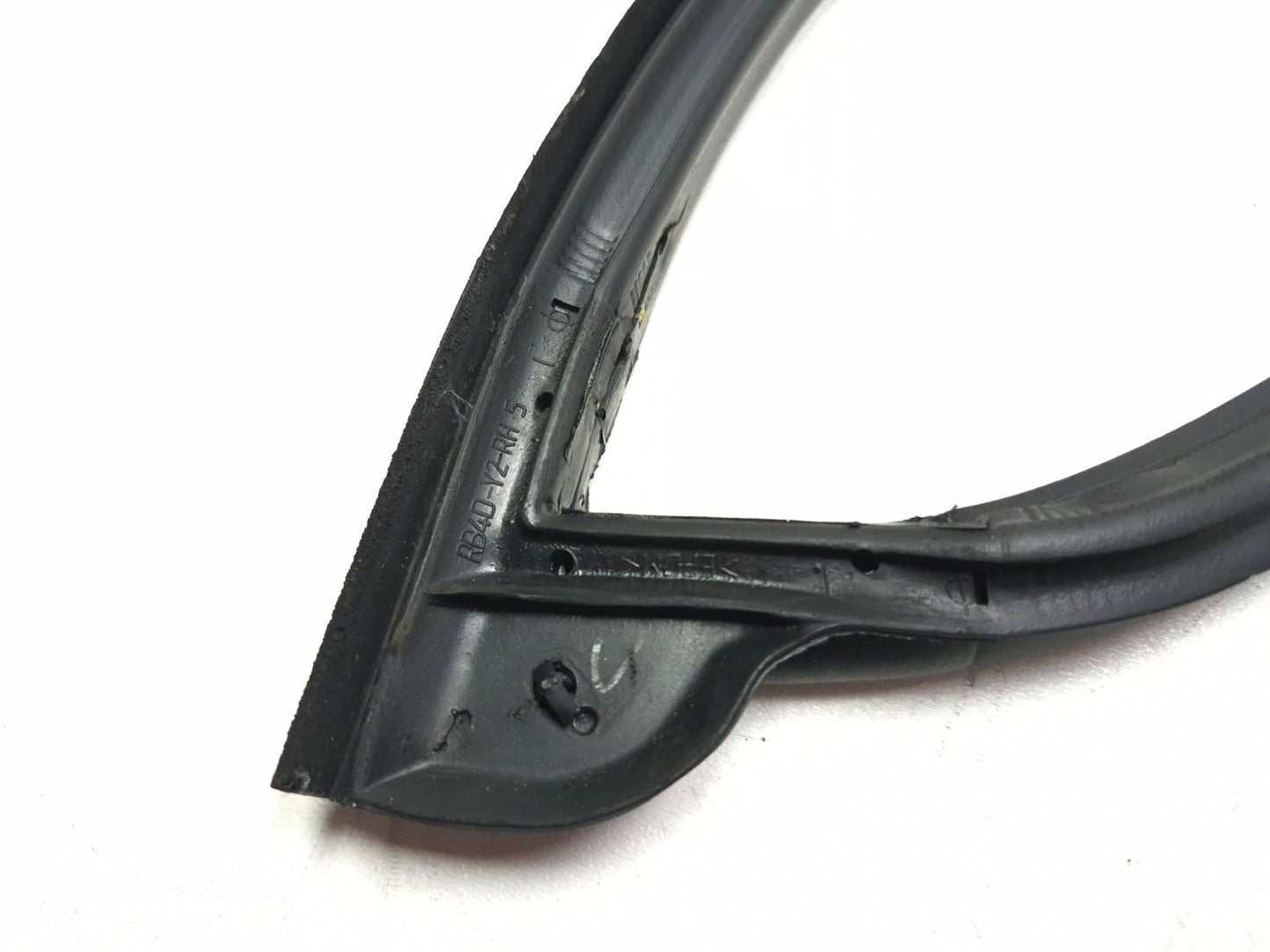 2014 Hyundai Accent Door Weatherstrip Seal Front Passenger OEM