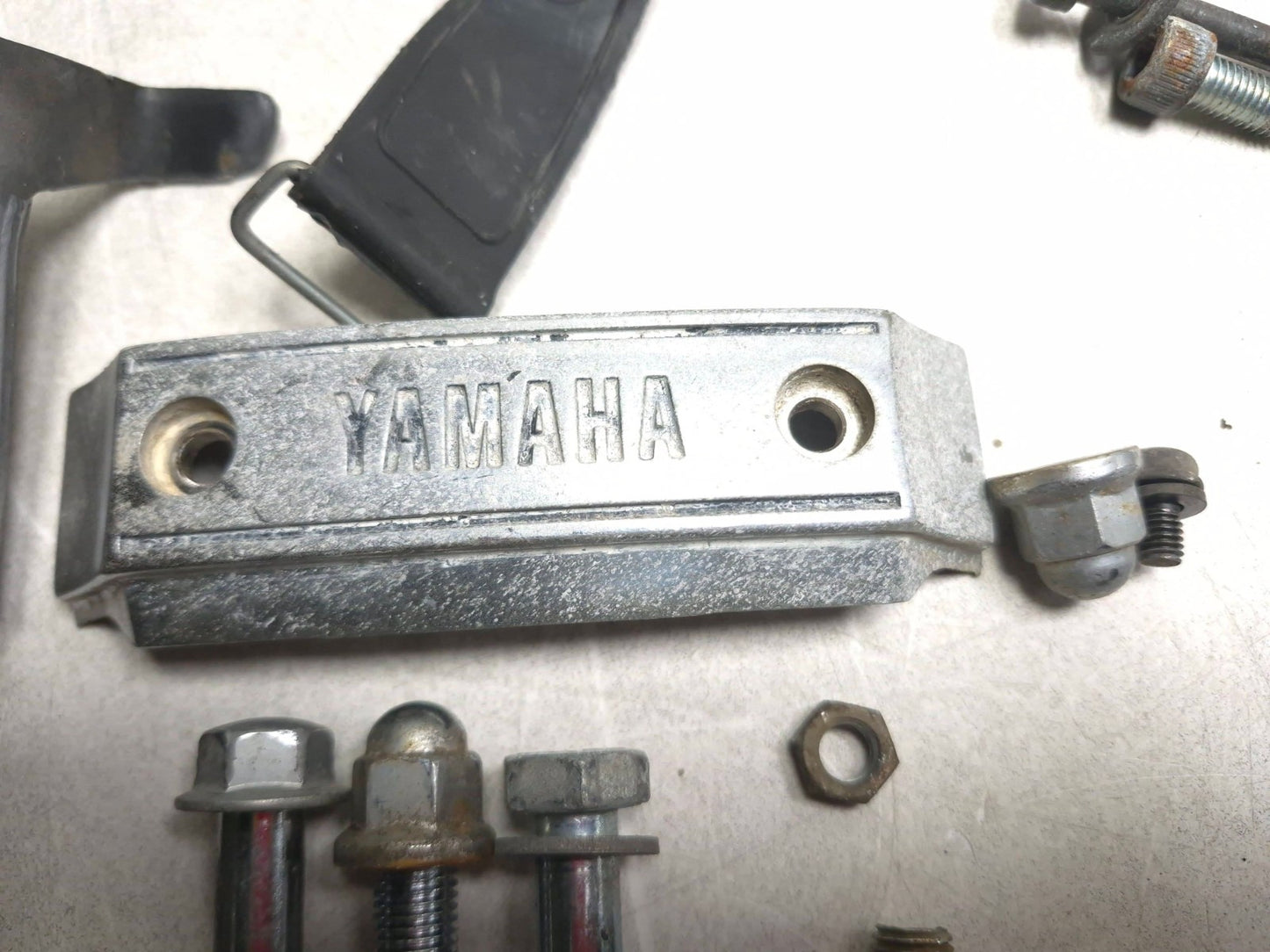 1993 Yamaha Virago Xv750 Misc Bolt & Hardware Bracket OEM