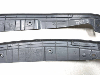2018 Chrysler 300 Front Fender To Door Weatherstrip Seal Left & Right OEM