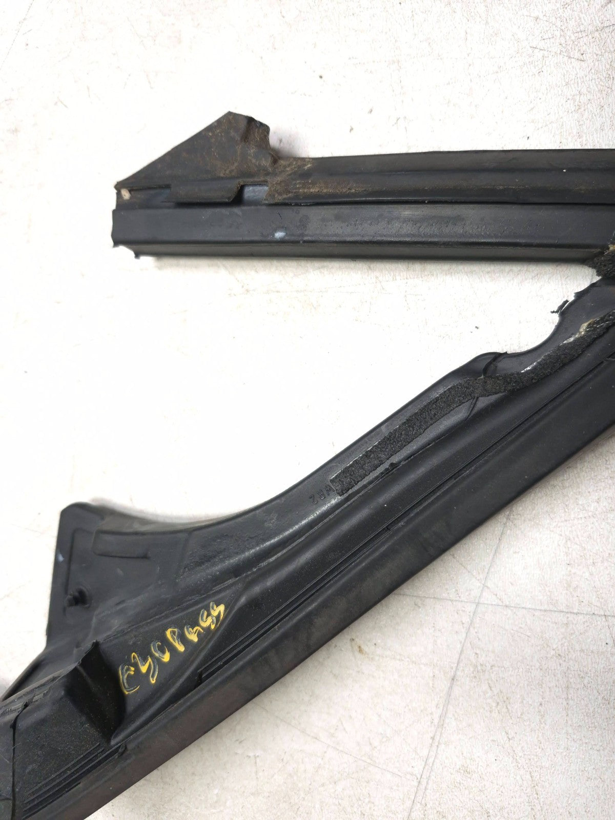 2013 Hyundai Genesis Door Weatherstrip Front Passenger Side Right OEM