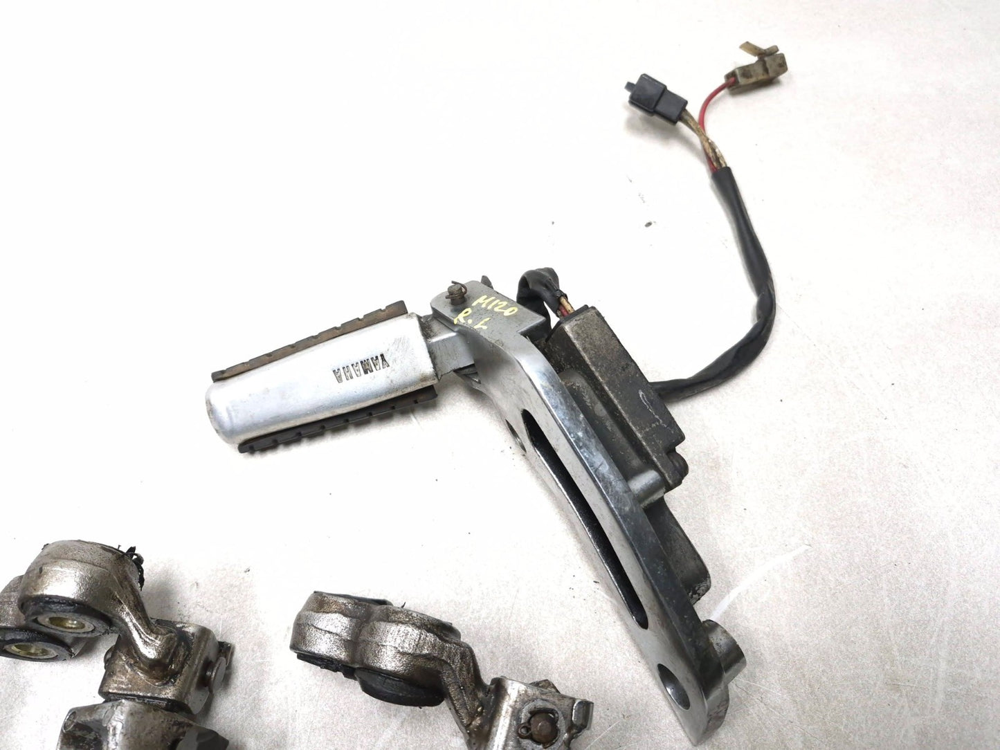 1994 Yamaha Virago Xv1100 Rear & Front Footrest 4 Pcs OEM