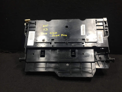 06 07 08 09 BMW X3 E83 Front Right Power Electrical Fuse Box Panel OEM D34