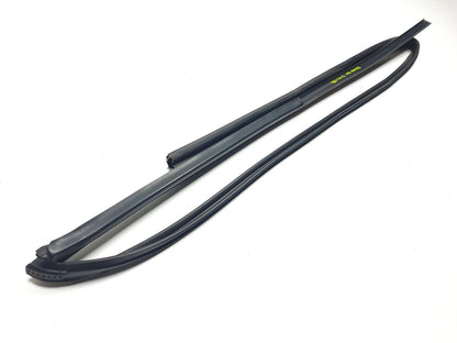 2009 Mazda Cx-7 Front Passenger Door Window Molding 2pcs W/ Weatherstrip OEM