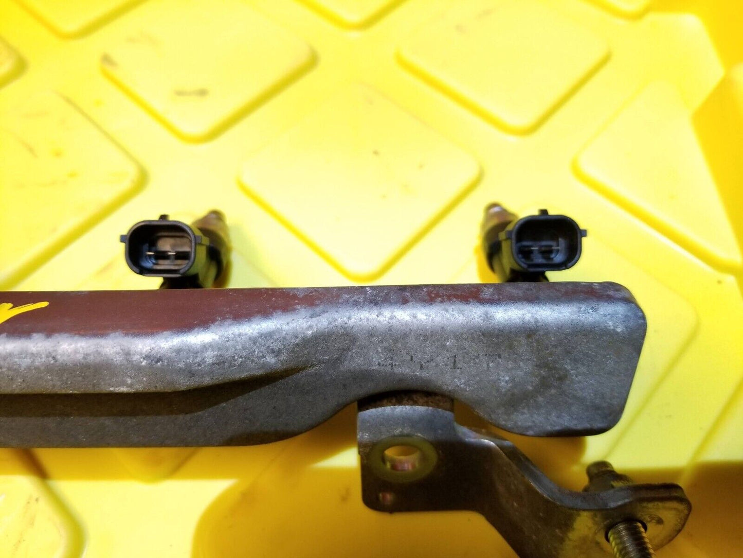 13 - 16 Nissan Sentra Fuel Rail W/ Injectors 1.8l OEM