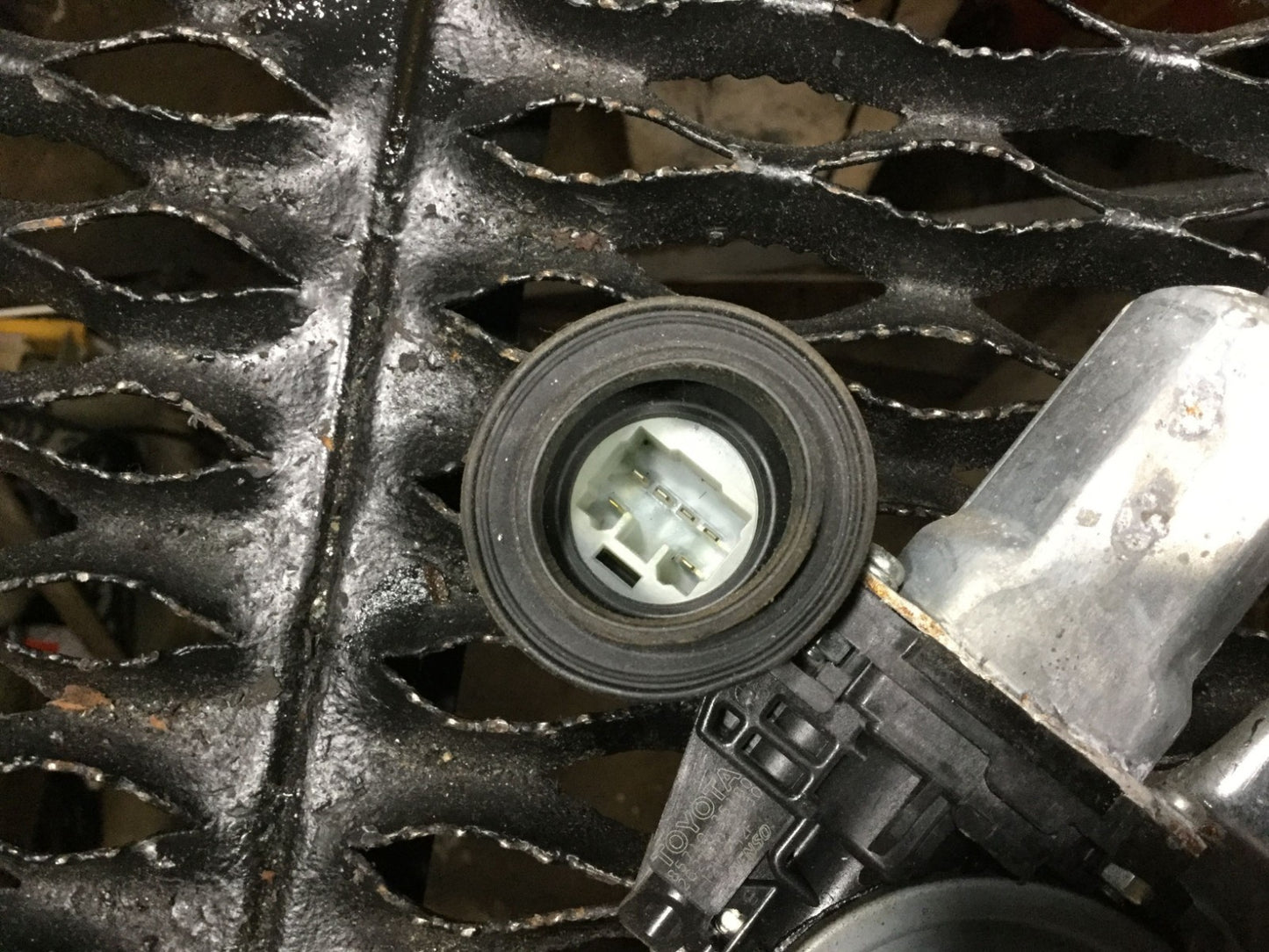 05 06 07 08 09 Toyota Prius Front Right Passenger   Window Regulator & Motor OEM