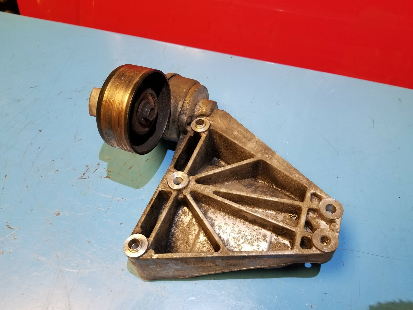 2009 Range Rover Sport Driver Belt Tensioner Pulley W/bracket OEM