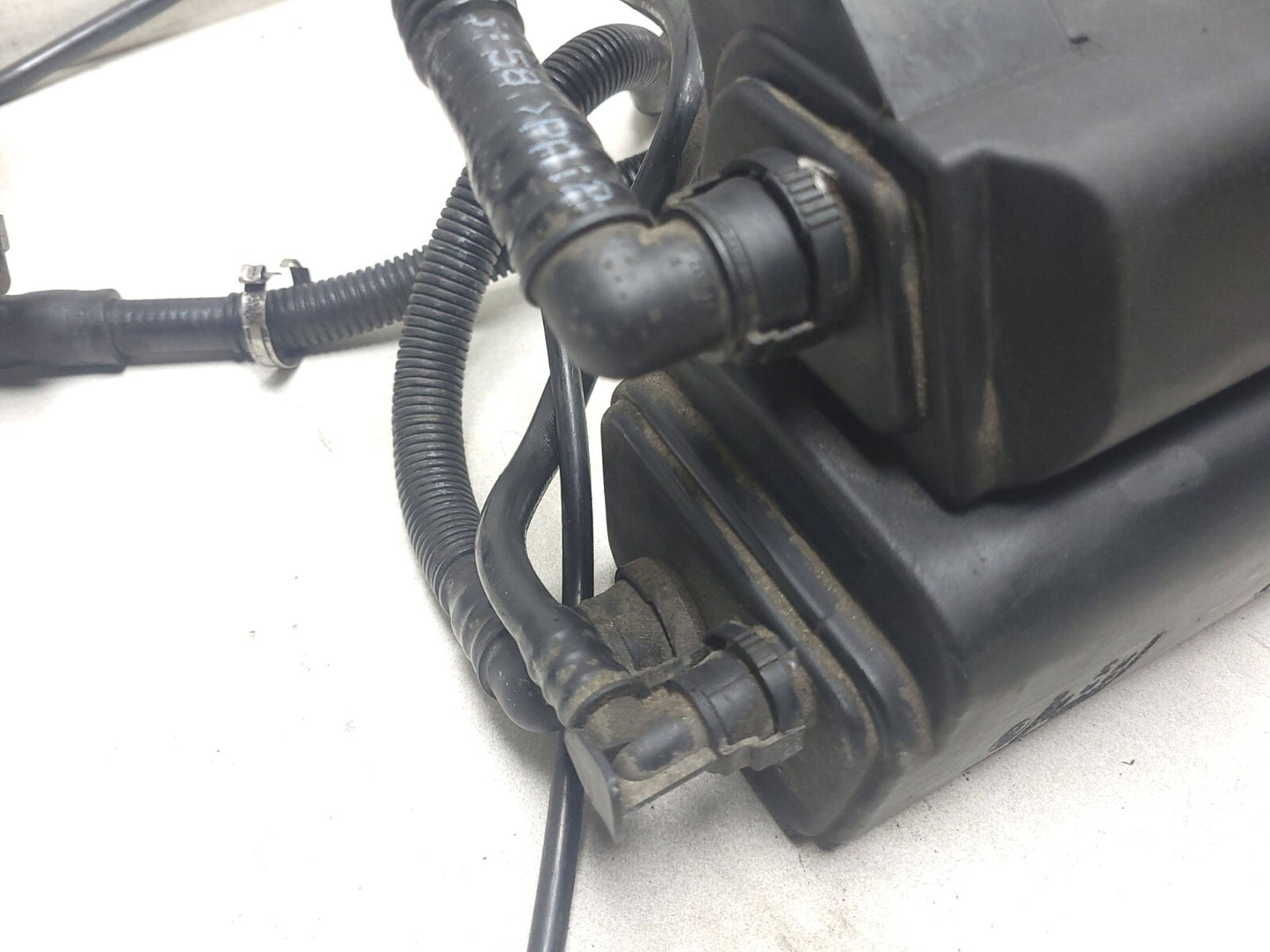 2007 Range Rover 4.2l Fuel Vapor Canister W/ Valve OEM