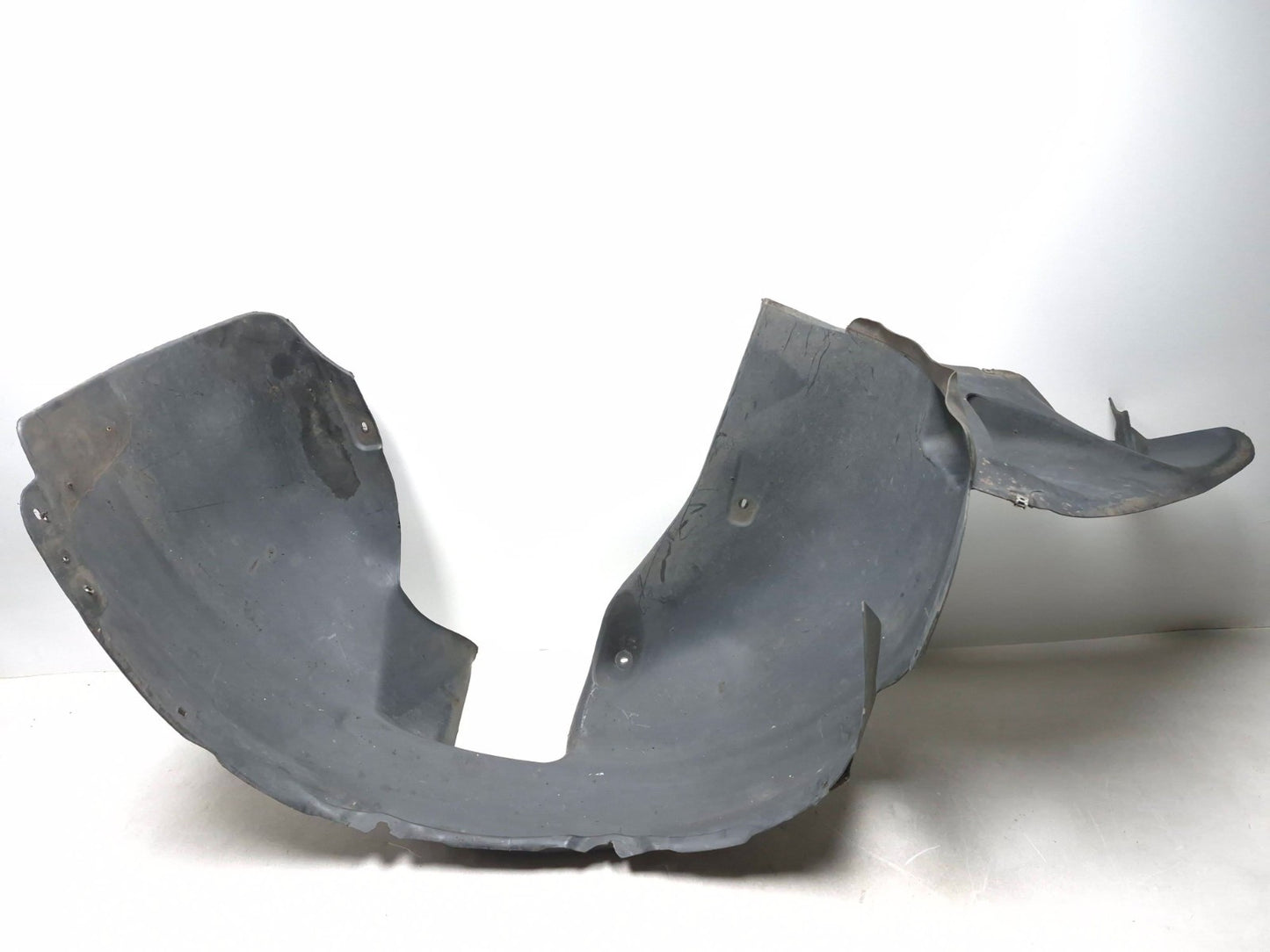 2011 Volkswagen Tiguan Front Left & Right Fender Liner Wheel Splash Shield OEM