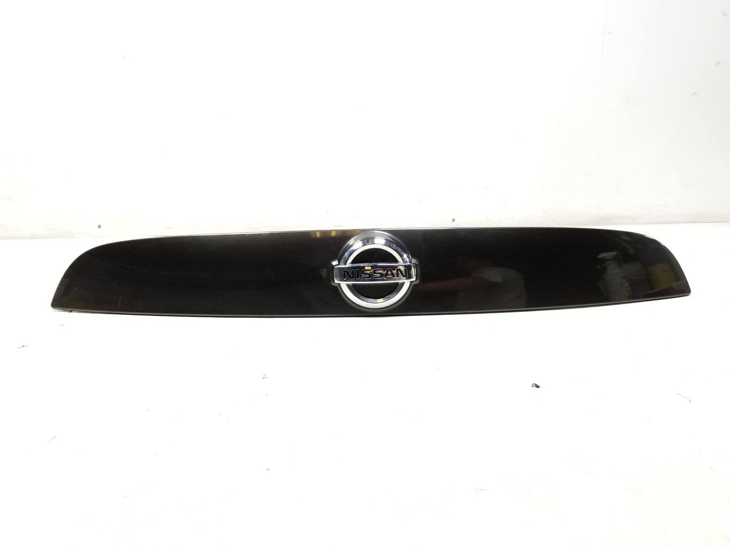 2011 2012 Nissan Juke Rear Liftgate Tailgate License Light Molding W/ Emblem OEM