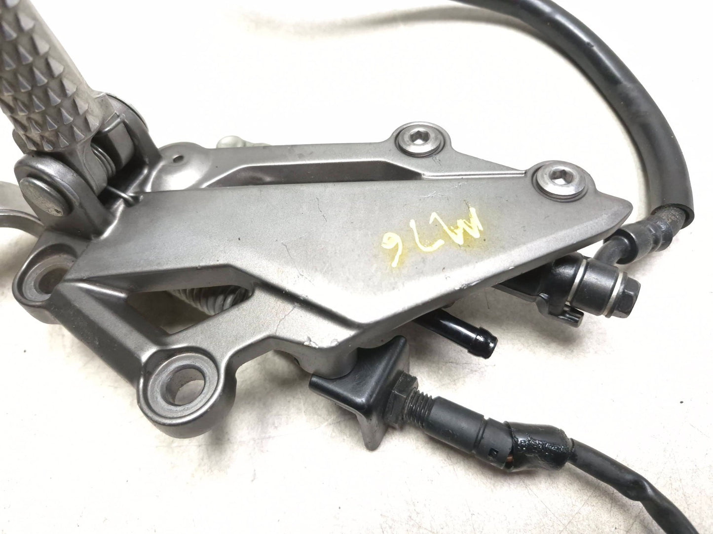 2014 Kawasaki Ninja 300ex300a Right Fotpeg W/ Brake Cylinder & Brake Caliper OEM