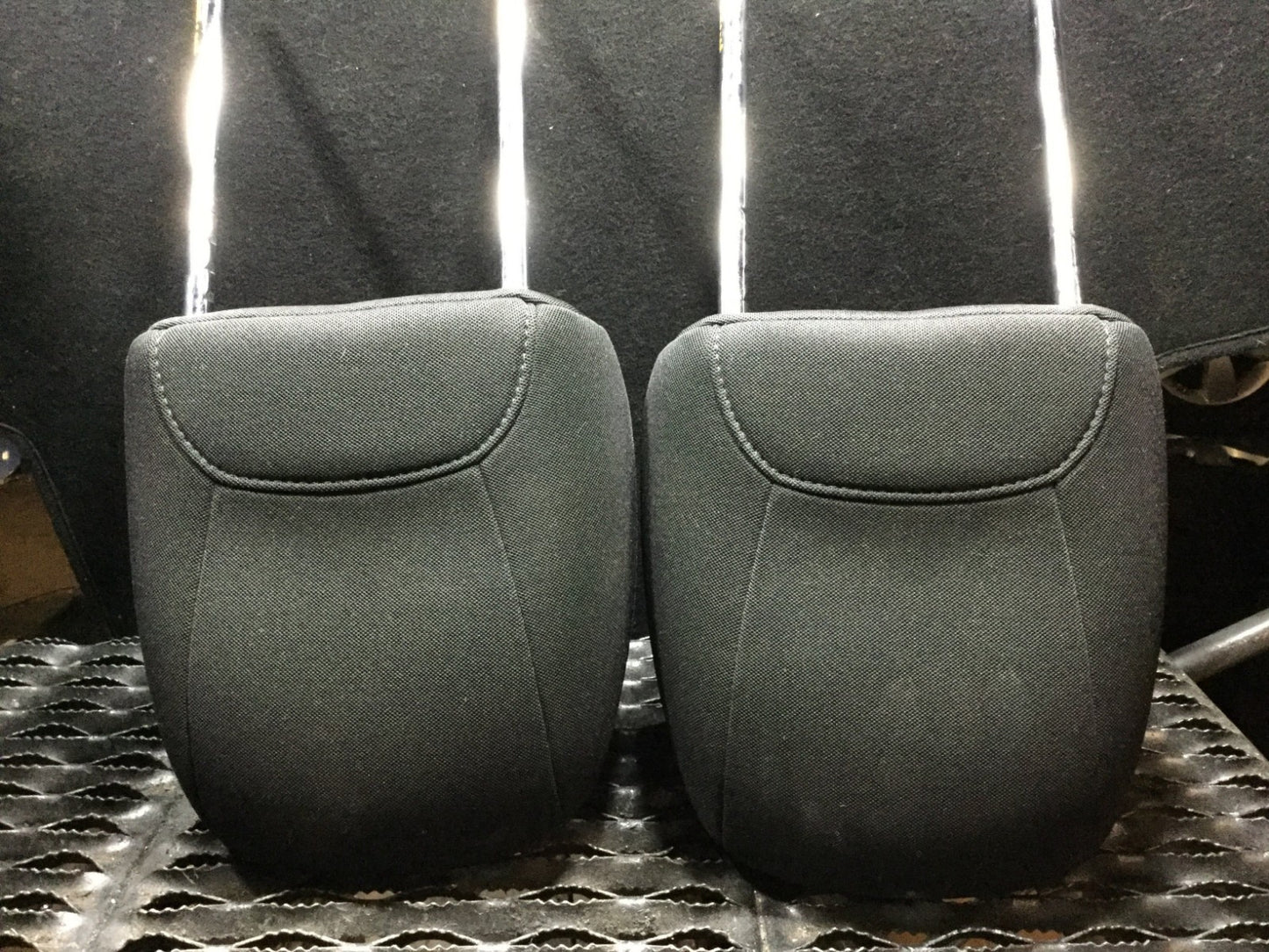 15 16 17 Jeep Renegade Front Seat Headrest Head Rest 2pcs OEM
