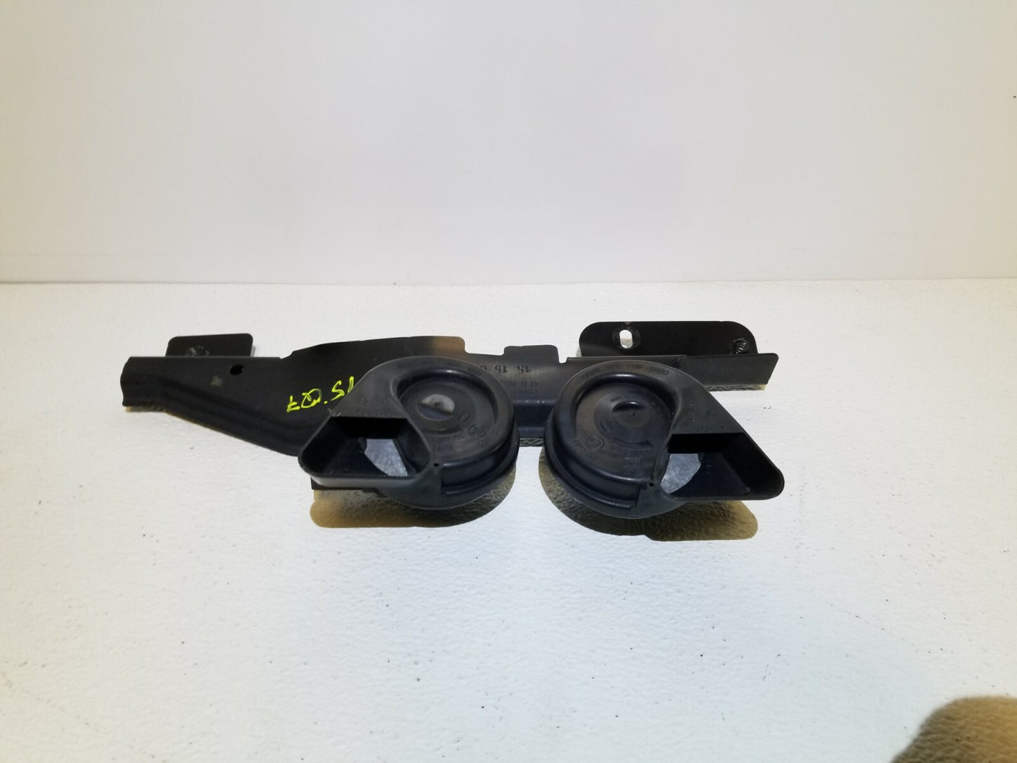 2015 Audi Q7 Horn Signal W/ Bracket OEM