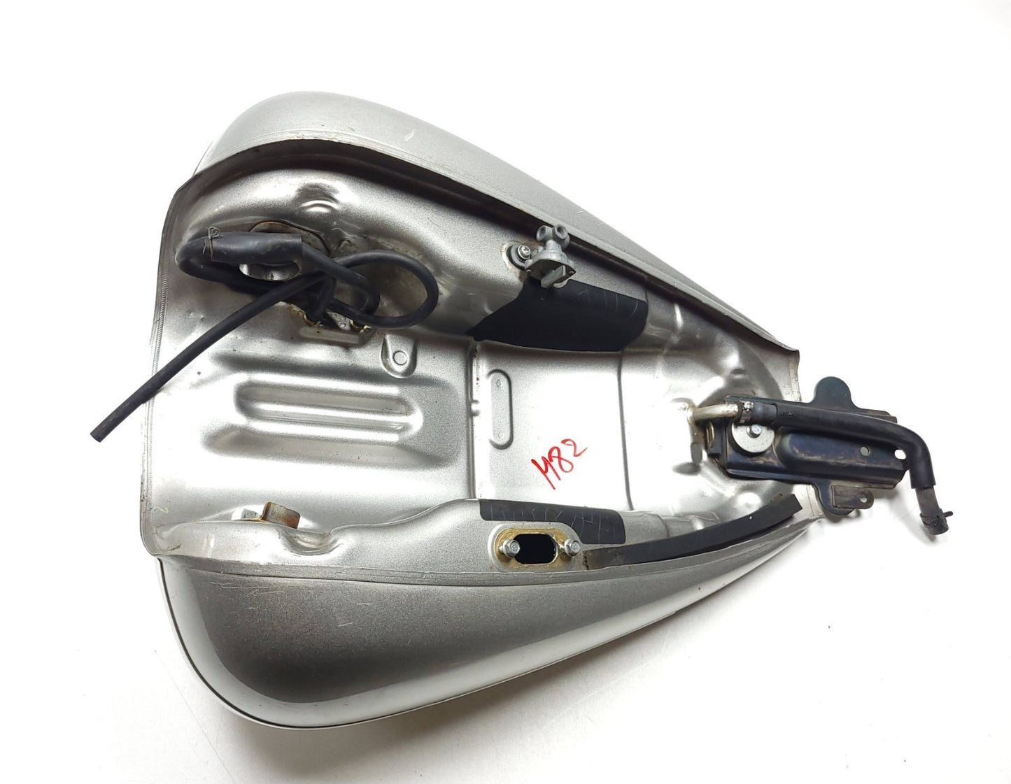 2007 Yamaha Xvs 1300 V-star Fuel Tank Has Damage OEM