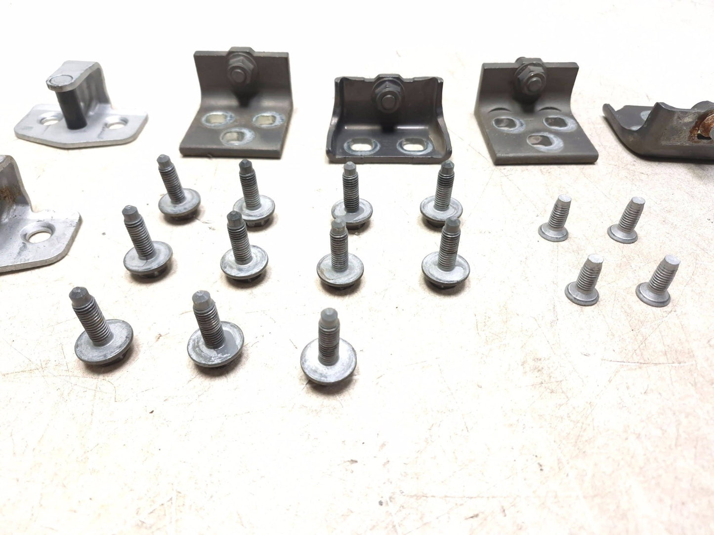 2007 Saab 9-5 Aero Front And Rear Driver Door Hinge W/ Bolts 6pcs OEM