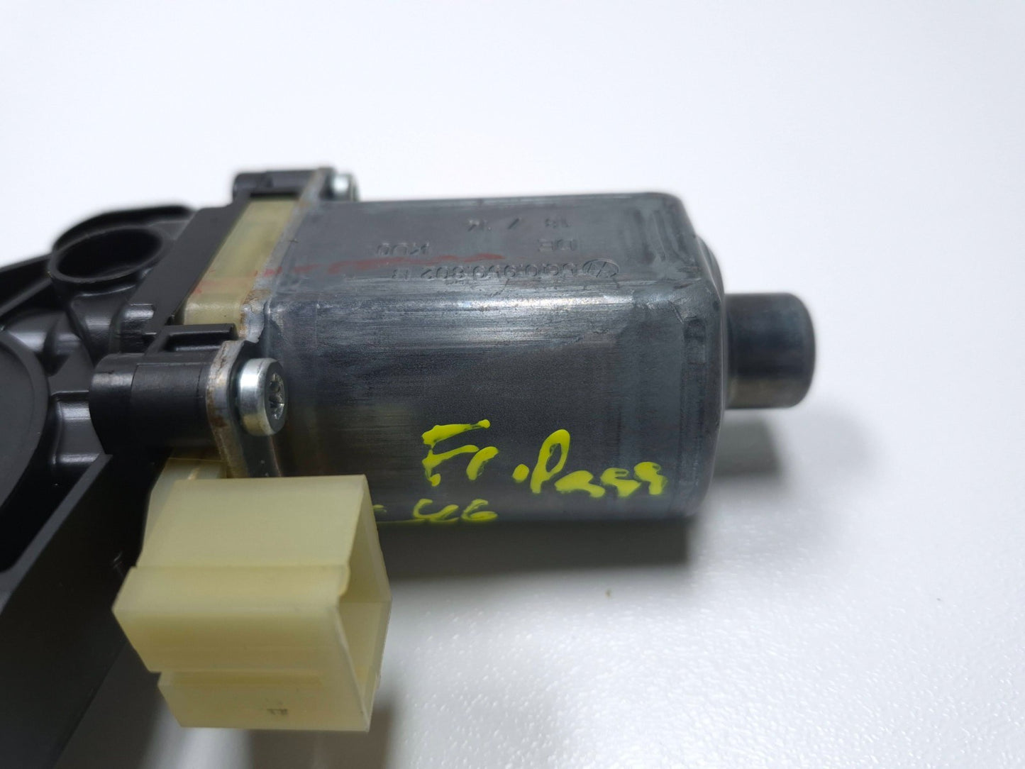 2015 Volkswagen Golf Front Window Regulator Motor Passenger Side Right OEM