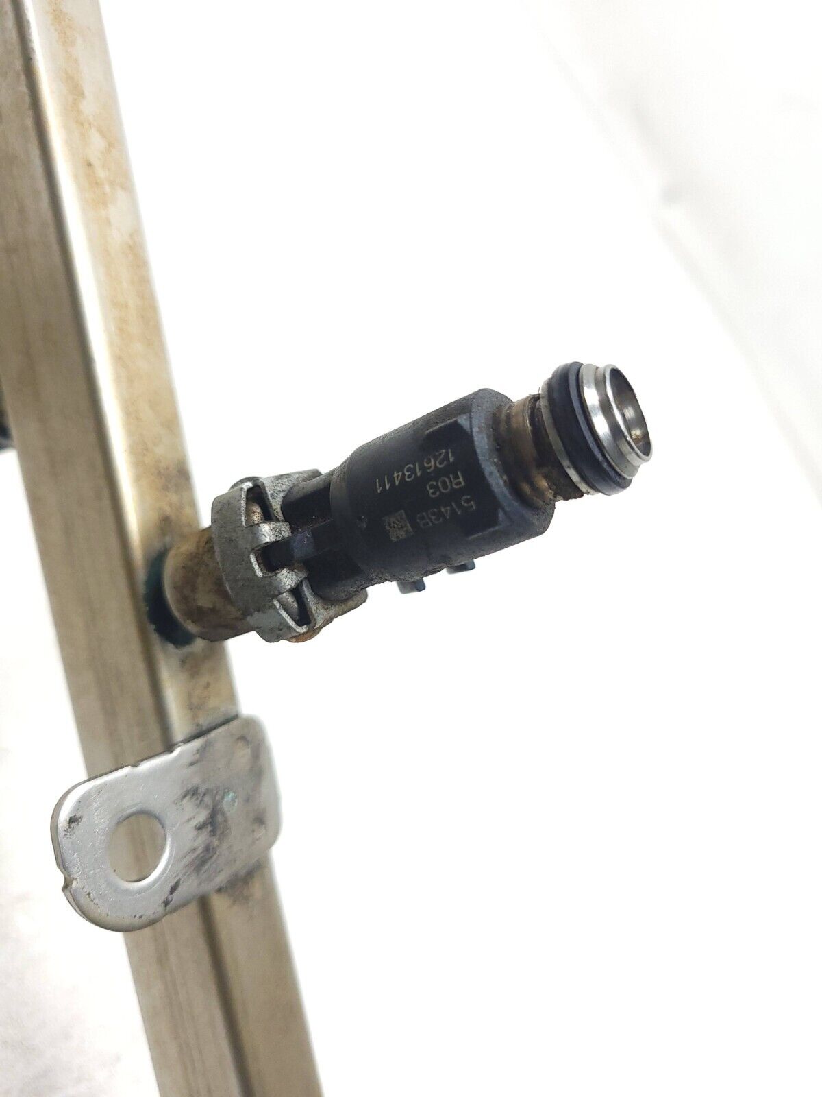 10-14 Chevrolet Suburban Fuel Rail W/ Injectors 5.3l OEM
