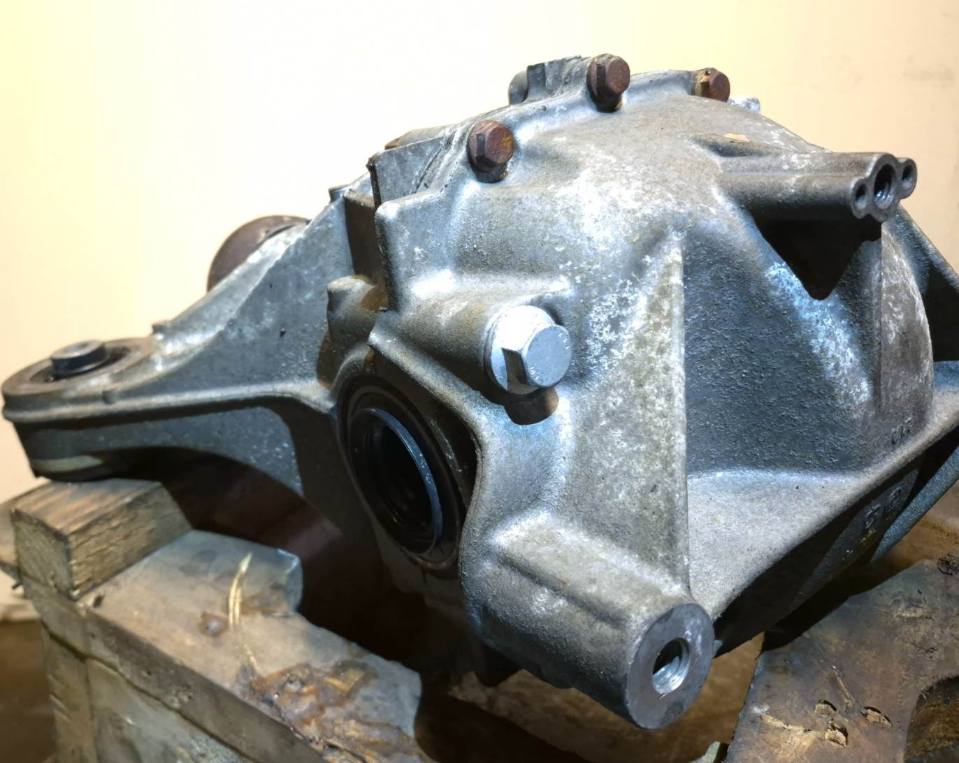 2017 Jaguar Xe Differential Rear Axle Carrier 2.0l OEM ✅