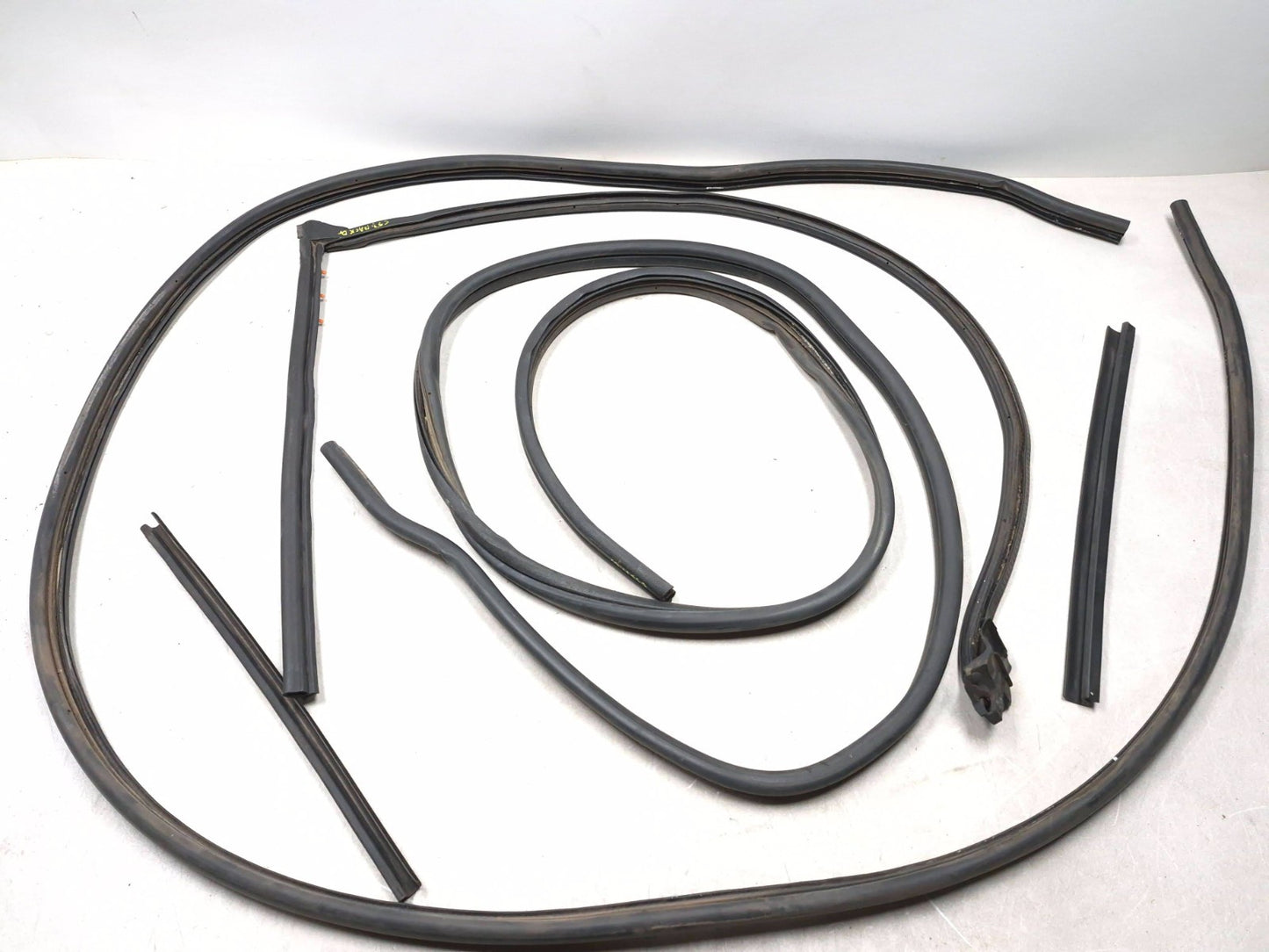 2013 Ford Transit Connect Front Door Weatherstrip Seal Left & Right OEM