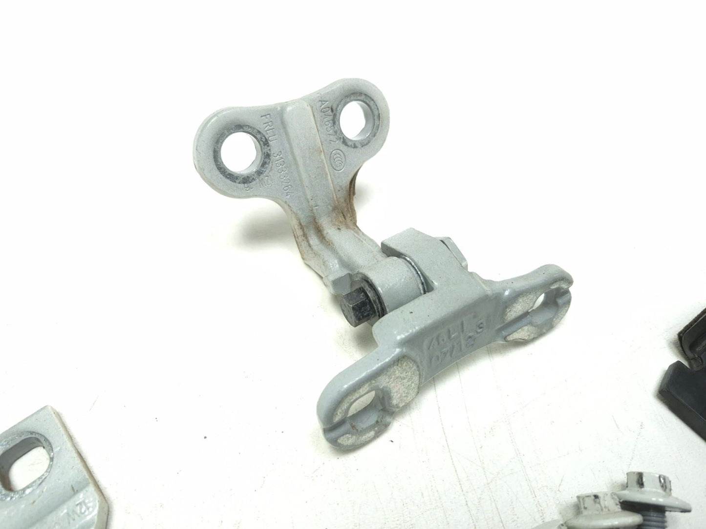 2012 Volvo C30 2.5l Front Door Hinge W/ Striker Set Right Passenger Side OEM