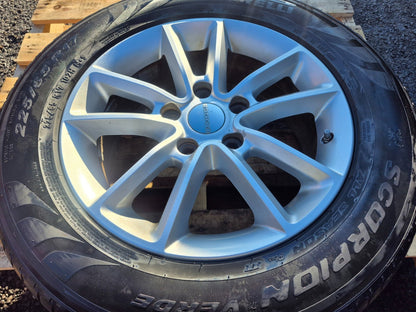 2013 Dodge Grand Caravan Sxt Wheel Rim W/ Tire Michelin 225/65 R17 6.5/32 OEM