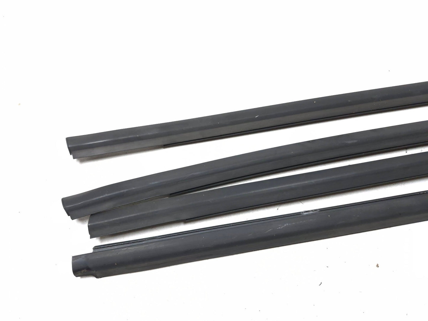 2014 Hyundai Accent Exterior Door Window Belt Molding OEM