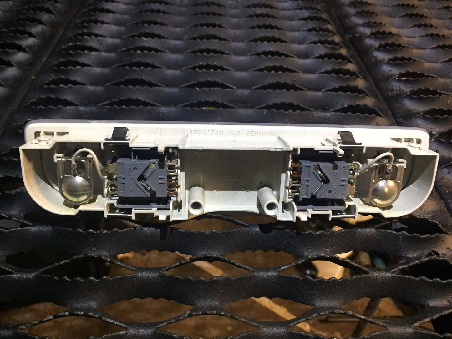 05 06 07 08 Audi A6 C6 Interior Light Lamp OEM 4f0947111