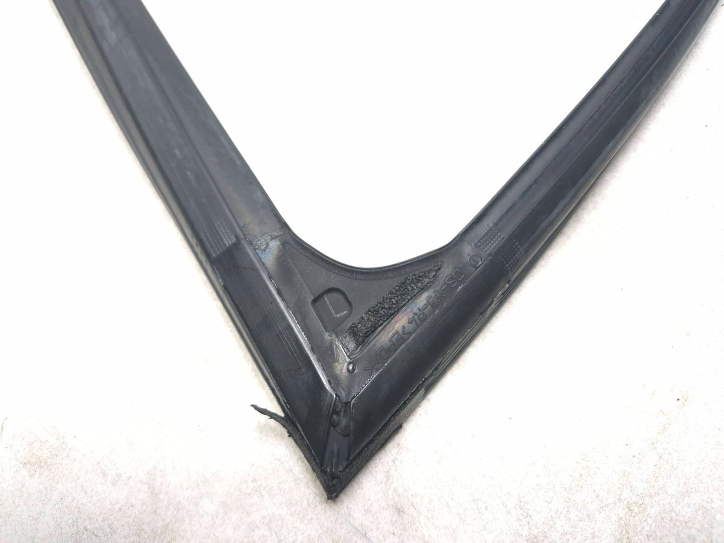 2019 Hyundai Kona Front Door Weatherstrip Seal Passenger Side Right 5pcs OEM