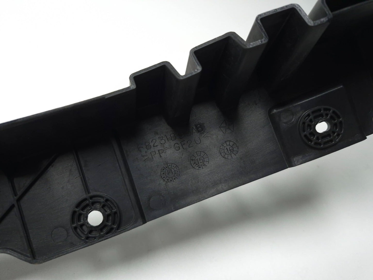 2015 Chrysler 300s Rear Bumper Center Support Bracket OEM