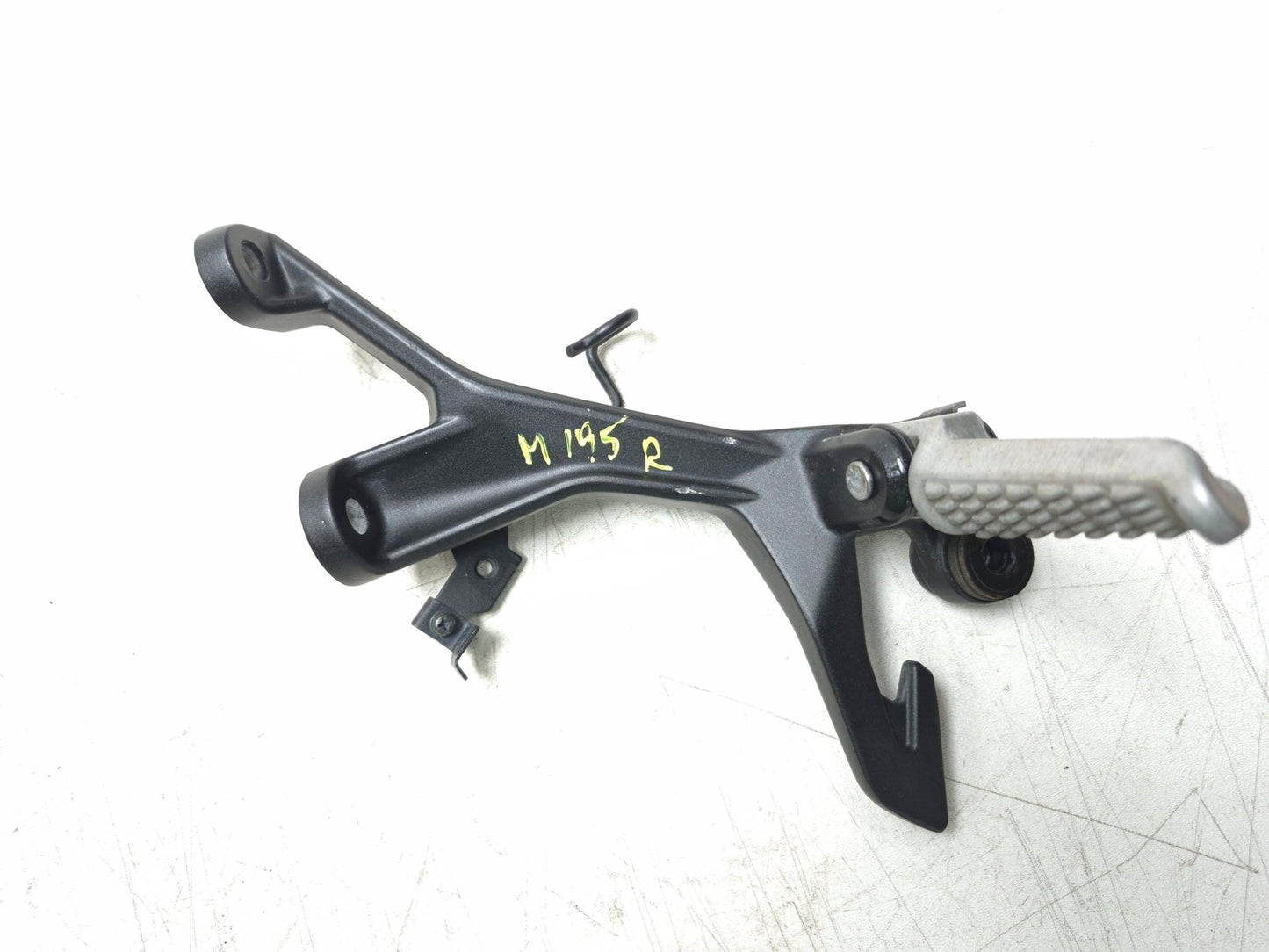 2019 Kawasaki Z400 Er400d Rear Footrest Left & Right Pair OEM