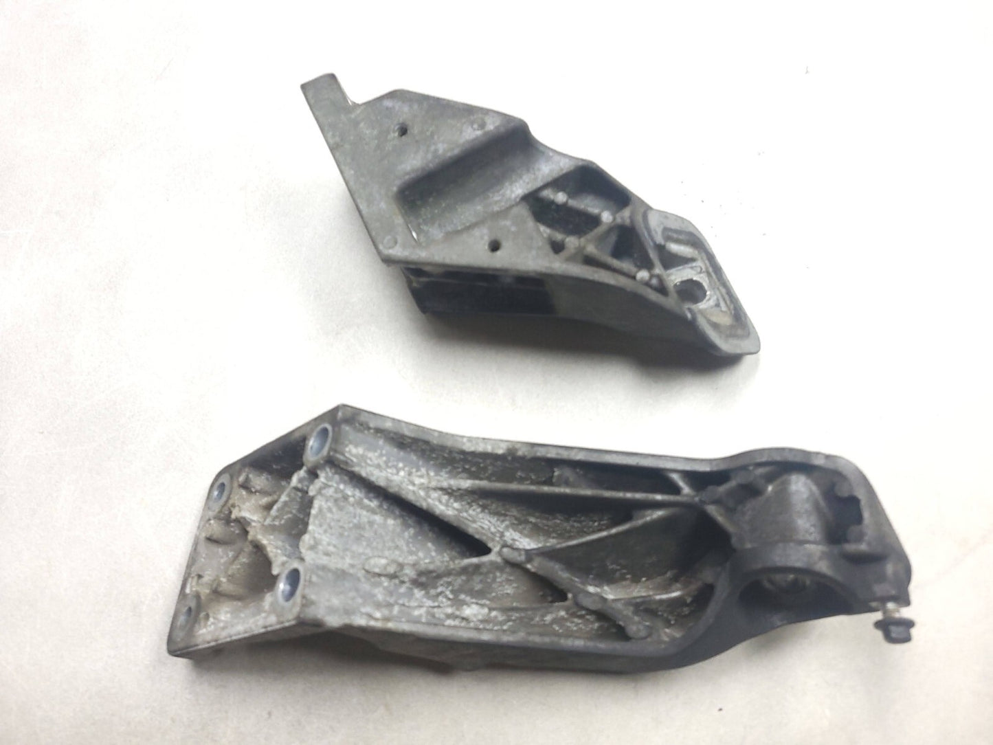 2007 Range Rover 4.2l Engine Motor Mount Bracket Left & Right Pair OEM