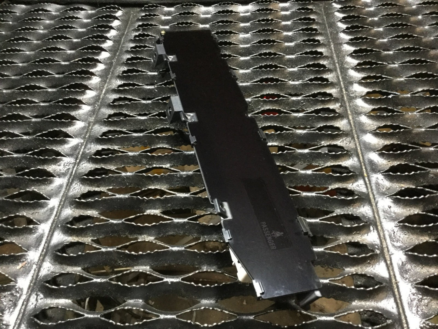 04 05 06 Toyota Prius Passenger Indicator Screen Light 83950-47010   OEM