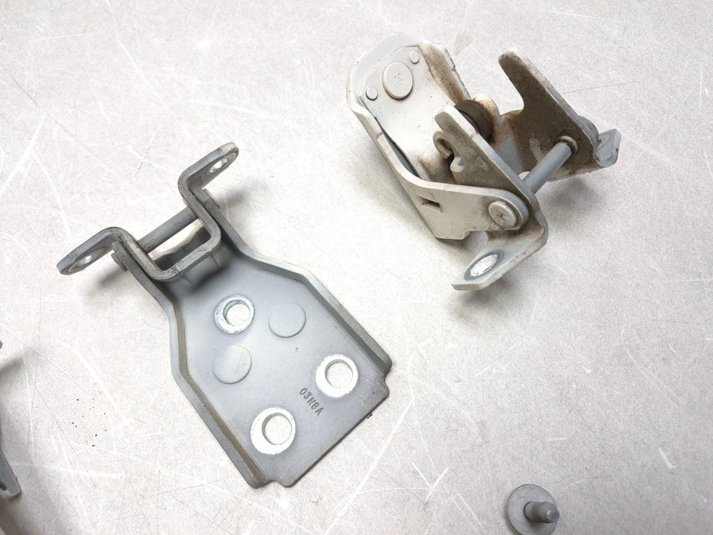 2008 Lincoln Navigator Door Hinge Front & Rear Passenger Side Right OEM