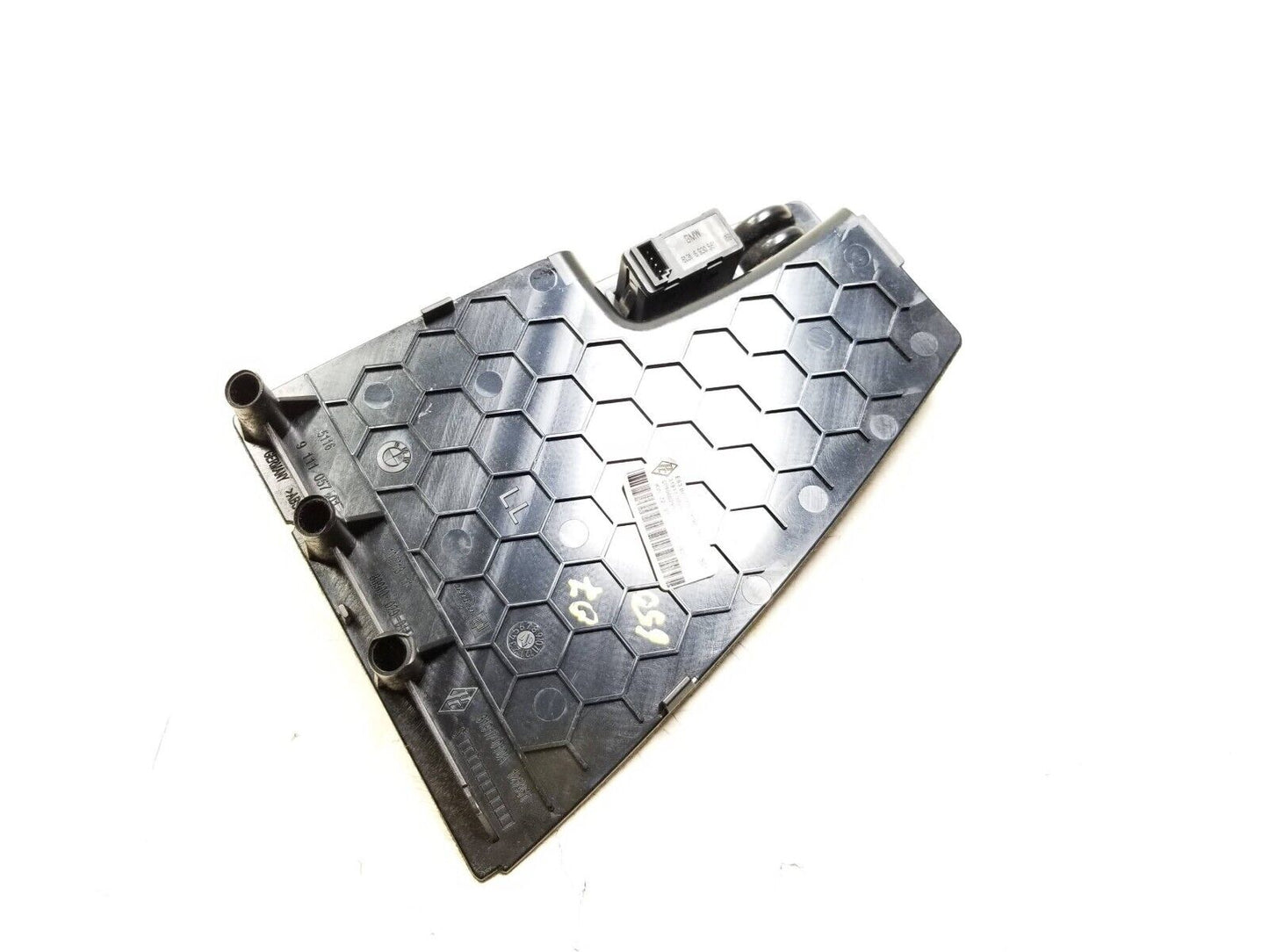 06 07 08 09 10 BMW 650i Centre Console Storage Compartment W/ Aux-in Socket OEM