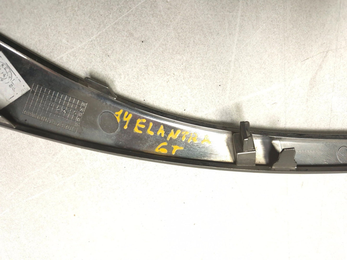 2014 Hyundai Elantra Gt Front Bumper Grille Molding Pair OEM