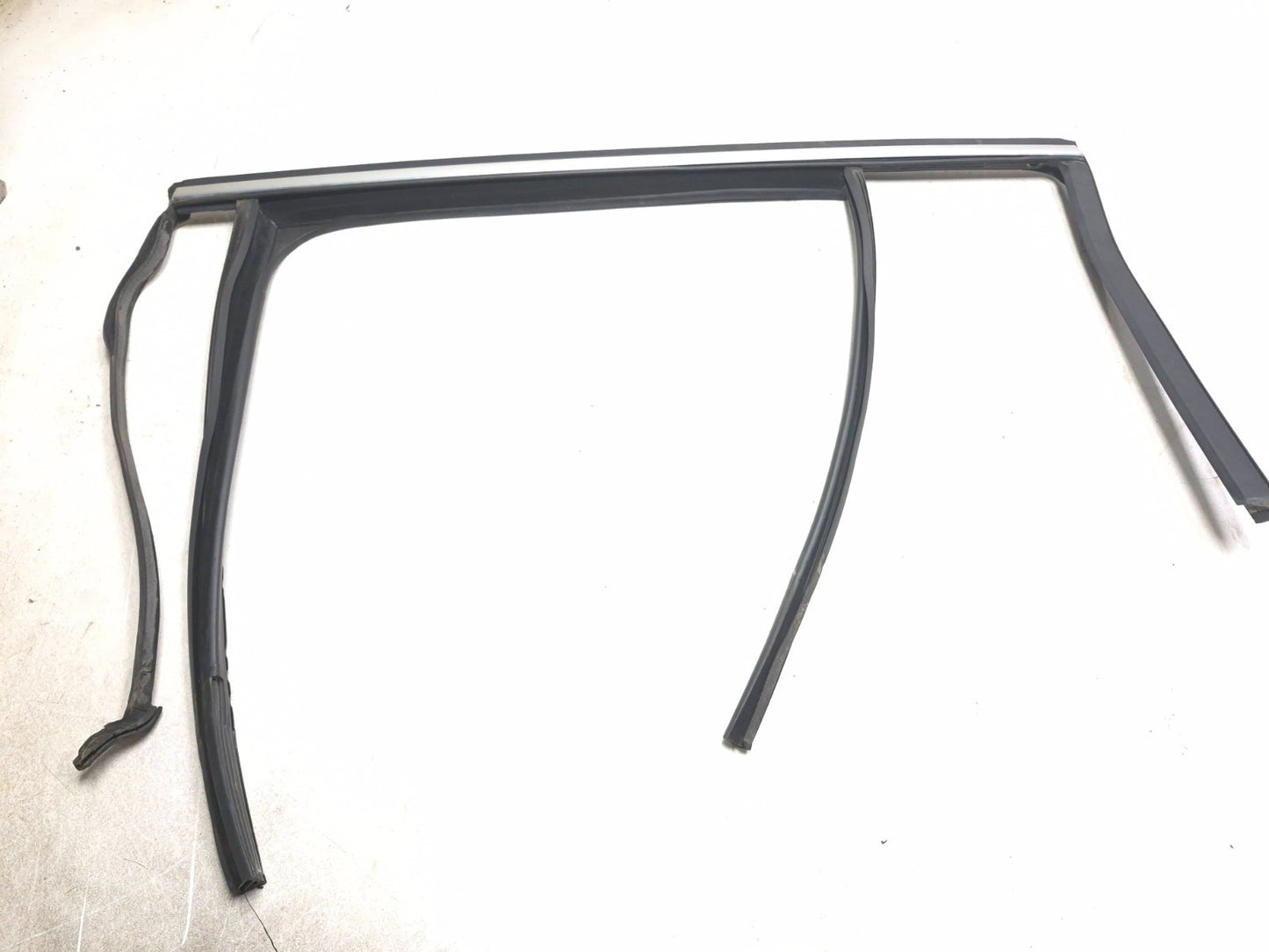 2011 Volkswagen Tiguan Rear Door Weatherstrip Seal Driver Side Left 4pcs OEM