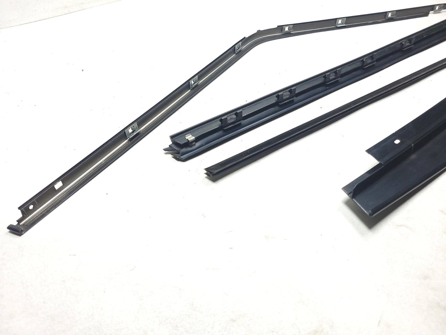 2007 Range Rover Front Door Molding & Weatherstrip Seal Driver Side Left Set OEM