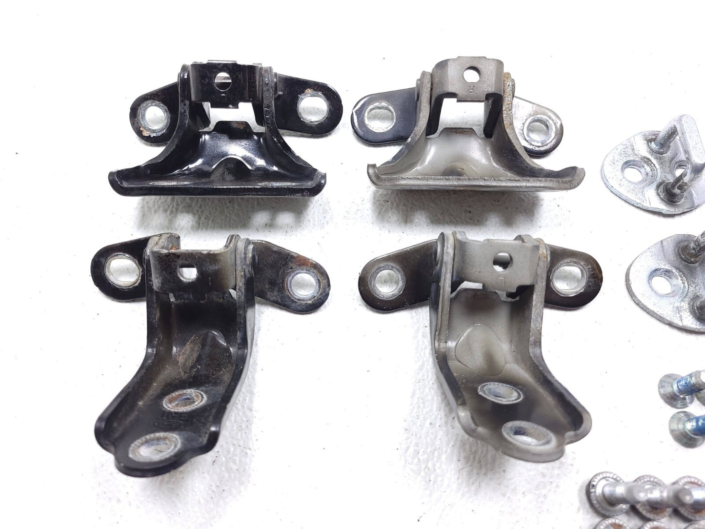2014 Hyundai Elantra Gt Door Hinge Front & Rear Left Driver Side Set OEM
