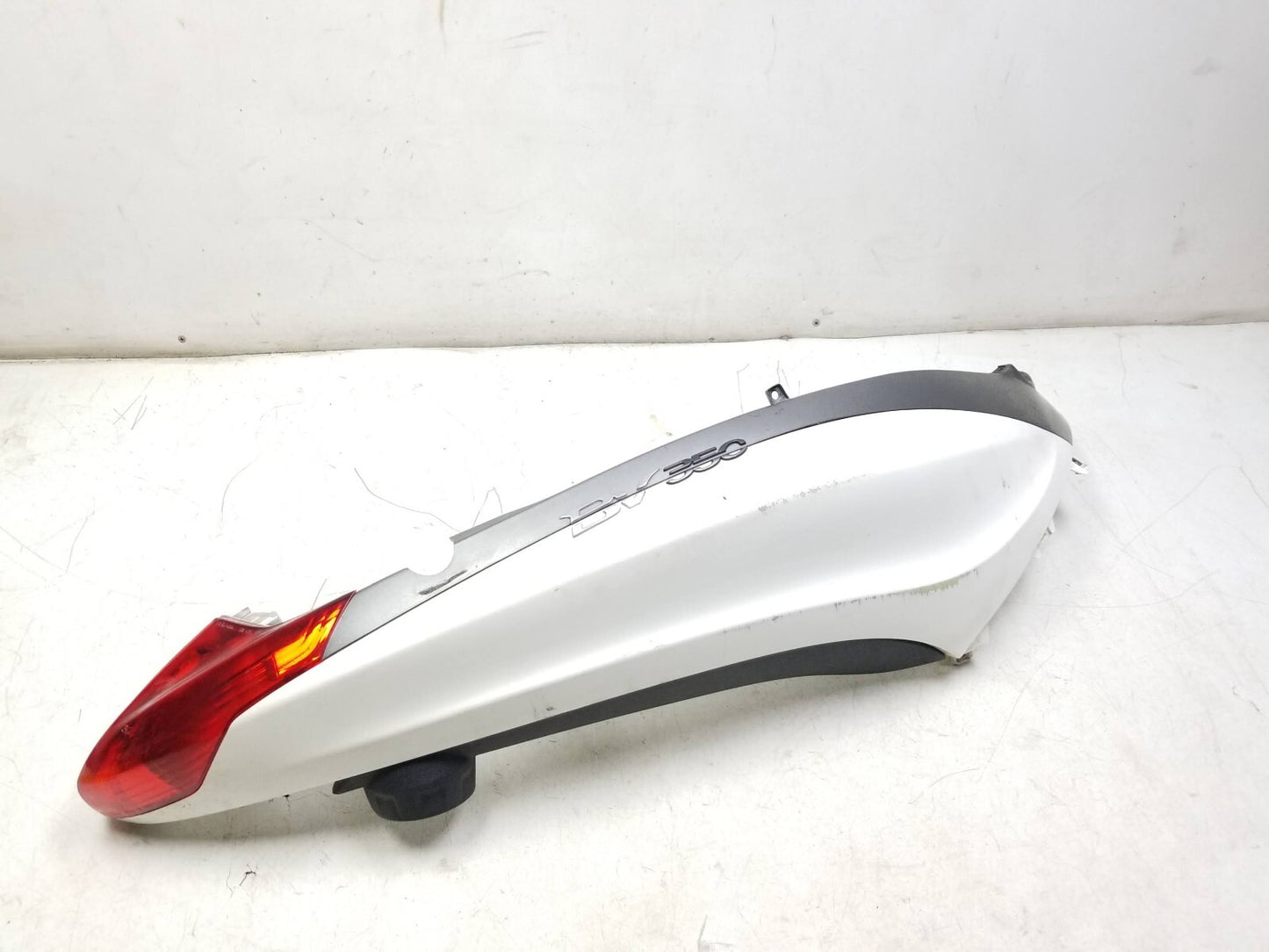 2017 - 2021 Piaggio Bv 350 Rear Right Side Fairing & Tail Light 3pcs OEM
