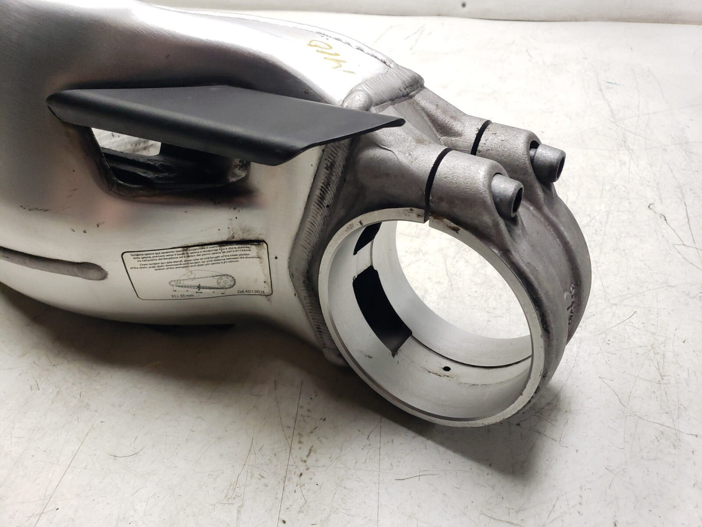 2008 - 2010 Ducati 848 Rear Swing Arm Frame 37531421c OEM