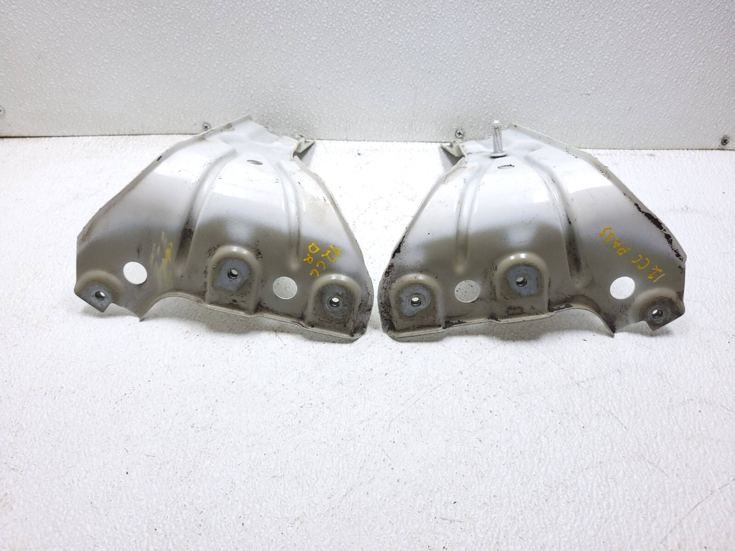 09 10 11 12 Volkswagen Cc Front Fender Mount Bracket Left & Rigth Pair OEM