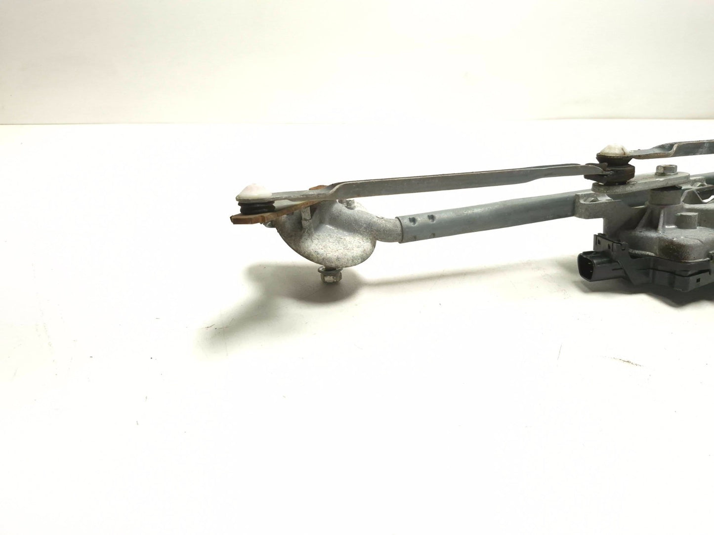 2007 Toyota Corolla Windshield Wiper Motor W/ Linkage OEM