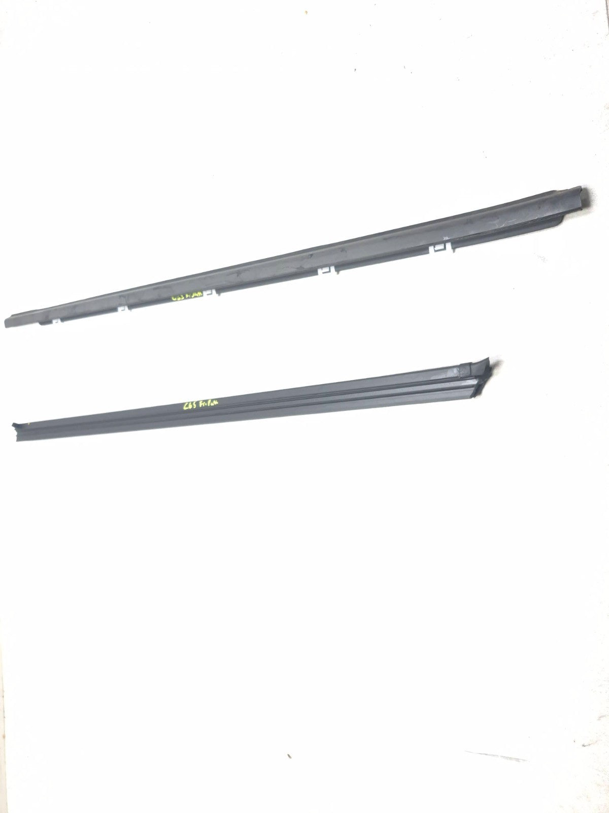 2019 Hyundai Kona Front Door Weatherstrip Seal Passenger Side Right 5pcs OEM