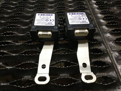 04 05 06 07 08 09 Toyota Prius Front Lh & Rh Indoor Oscillator Module 2pcs  OEM